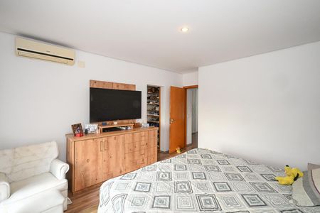 Casa à venda com 480m², 5 quartos e 5 vagasSuíte 4