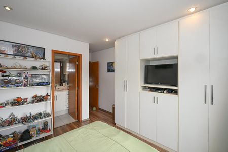 Casa à venda com 480m², 5 quartos e 5 vagasSuíte 2