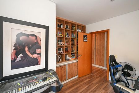 Casa à venda com 480m², 5 quartos e 5 vagasEscritório