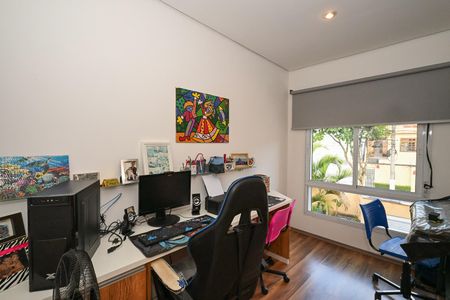 Casa à venda com 480m², 5 quartos e 5 vagasEscritório