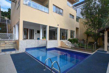Casa à venda com 480m², 5 quartos e 5 vagasPiscina
