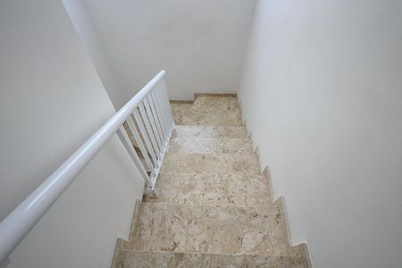 Casa à venda com 480m², 5 quartos e 5 vagasEscada