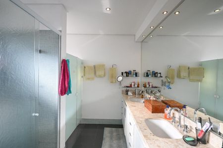 Casa à venda com 480m², 5 quartos e 5 vagasBanheiro Suíte  4