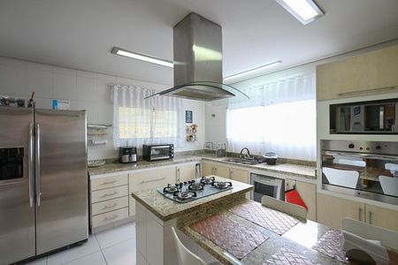 Casa à venda com 480m², 5 quartos e 5 vagasCozinha