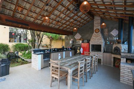 Casa à venda com 480m², 5 quartos e 5 vagasChurrasqueira
