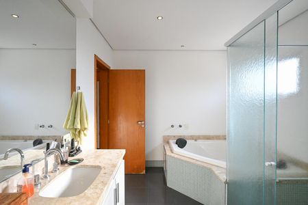 Casa à venda com 480m², 5 quartos e 5 vagasBanheiro Suíte  4