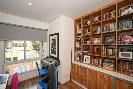 Casa à venda com 480m², 5 quartos e 5 vagasEscritório