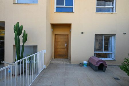 Casa à venda com 480m², 5 quartos e 5 vagasEntrada