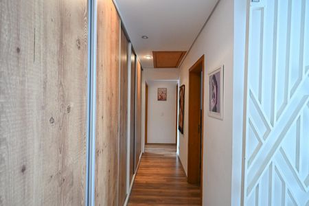 Casa à venda com 480m², 5 quartos e 5 vagasCorredor