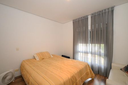 Casa à venda com 480m², 5 quartos e 5 vagasSuíte 1