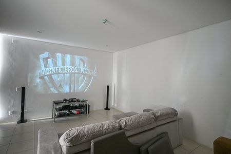 Casa à venda com 480m², 5 quartos e 5 vagasSala de Cinema