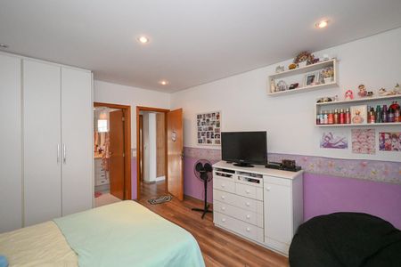 Casa à venda com 480m², 5 quartos e 5 vagasSuíte 3