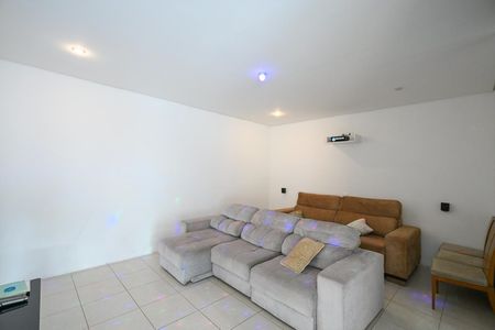 Casa à venda com 480m², 5 quartos e 5 vagasSala de Cinema