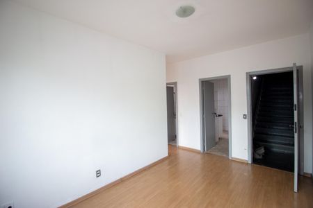 Sala de apartamento para alugar com 2 quartos, 65m² em Santo Antonio, Contagem