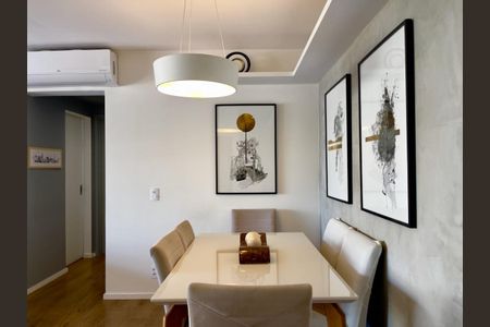 Apartamento à venda com 63m², 2 quartos e 1 vaga Apartamento à venda com 63m², 2 quartos e 1 vagaSala de Jantar