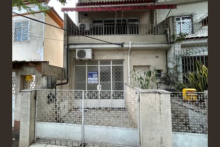 Casa para alugar com 70m², 2 quartos e sem vagaFachada + placa
