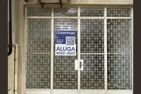 Casa para alugar com 70m², 2 quartos e sem vagaFachada + placa