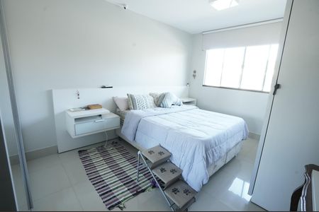 Casa de condomínio à venda com 193m², 4 quartos e 2 vagas