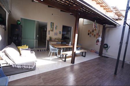 Casa de condomínio à venda com 193m², 4 quartos e 2 vagas