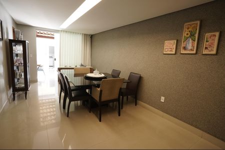 Casa de condomínio à venda com 193m², 4 quartos e 2 vagas