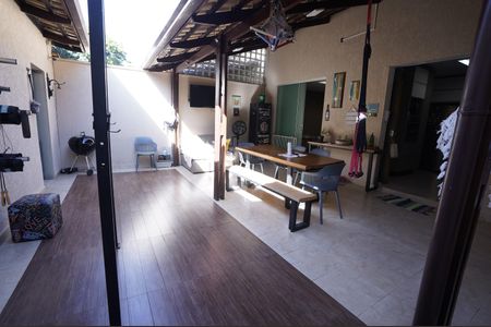 Casa de condomínio à venda com 193m², 4 quartos e 2 vagas