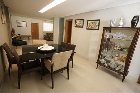 Casa de condomínio à venda com 193m², 4 quartos e 2 vagas