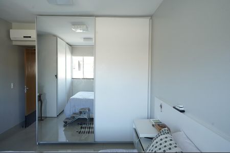 Casa de condomínio à venda com 193m², 4 quartos e 2 vagas