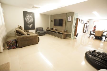 Casa de condomínio à venda com 193m², 4 quartos e 2 vagas