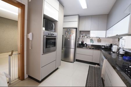 Casa de condomínio à venda com 193m², 4 quartos e 2 vagas