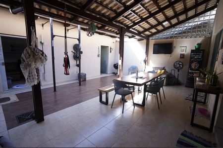 Casa de condomínio à venda com 193m², 4 quartos e 2 vagas