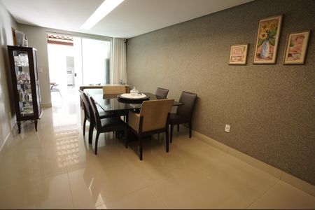 Casa de condomínio à venda com 193m², 4 quartos e 2 vagas
