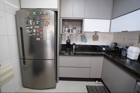 Casa de condomínio à venda com 193m², 4 quartos e 2 vagas