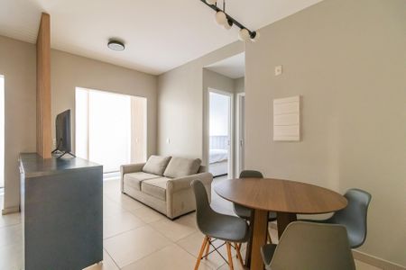 Sala de apartamento à venda com 2 quartos, 52m² em Alphaville Empresarial, Barueri