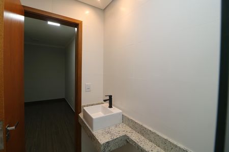 Casa à venda com 145m², 3 quartos e 2 vagasBanheiro da Suíte 2