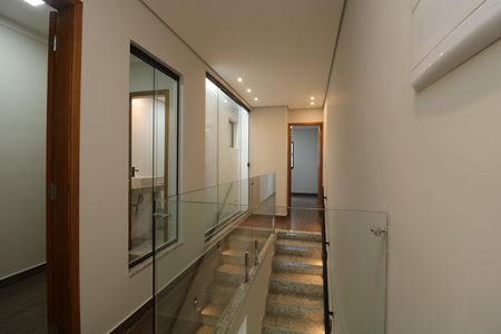 Casa à venda com 145m², 3 quartos e 2 vagasEscada