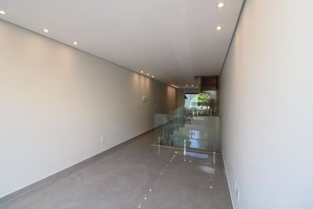 Casa à venda com 145m², 3 quartos e 2 vagasSala