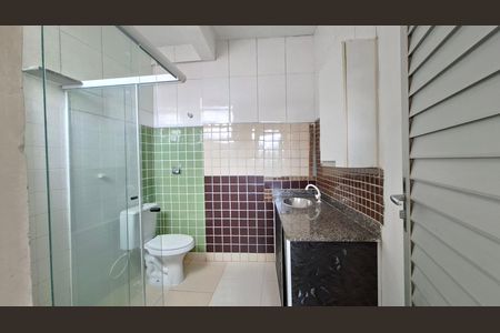 Banheiro de casa para alugar com 2 quartos, 70m² em Luiz Anselmo, Salvador