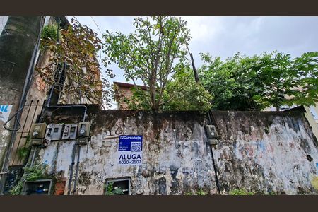 Placa instalada de casa para alugar com 2 quartos, 70m² em Luiz Anselmo, Salvador