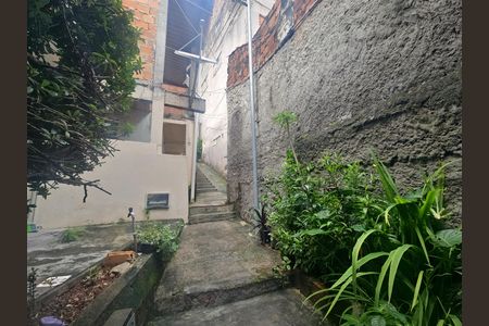 Casa de condomínio para alugar com 70m², 2 quartos e sem vagaescada 