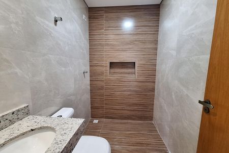 Casa à venda com 98m², 2 quartos e 2 vagas Casa à venda com 98m², 2 quartos e 2 vagasBanheiro da Suíte 1