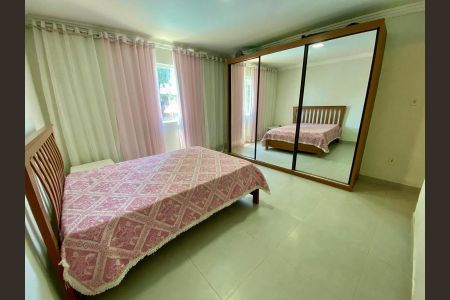 Casa de condomínio para alugar com 300m², 5 quartos e 3 vagasQuarto