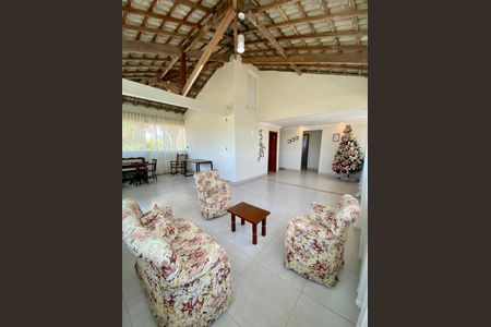 Casa de condomínio para alugar com 300m², 5 quartos e 3 vagasSala