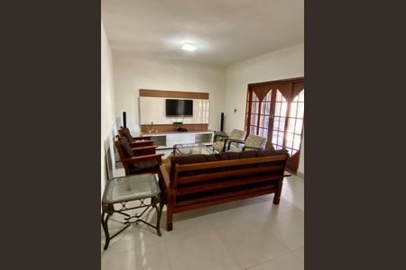 Casa de condomínio para alugar com 300m², 5 quartos e 3 vagasSala