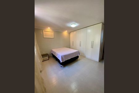 Casa de condomínio para alugar com 300m², 5 quartos e 3 vagasQuarto