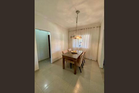 Casa de condomínio para alugar com 300m², 5 quartos e 3 vagasSala de Jantar