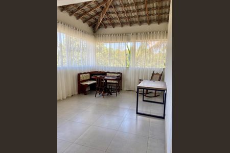 Casa de condomínio para alugar com 300m², 5 quartos e 3 vagasSala