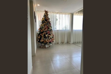 Casa de condomínio para alugar com 300m², 5 quartos e 3 vagasSala