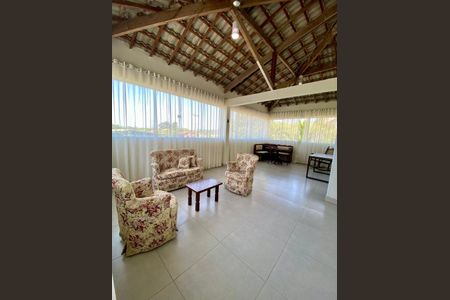 Casa de condomínio para alugar com 300m², 5 quartos e 3 vagasSala