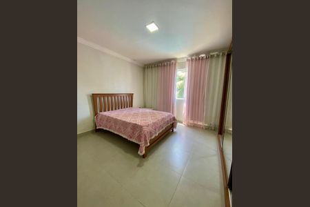 Casa de condomínio para alugar com 300m², 5 quartos e 3 vagasQuarto