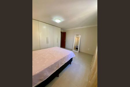 Casa de condomínio para alugar com 300m², 5 quartos e 3 vagasQuarto